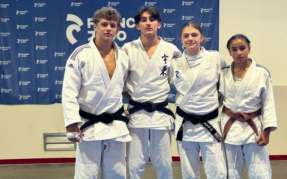 Groupe judokas ASM 🟡🔵 du Pôle espoirs Auver...