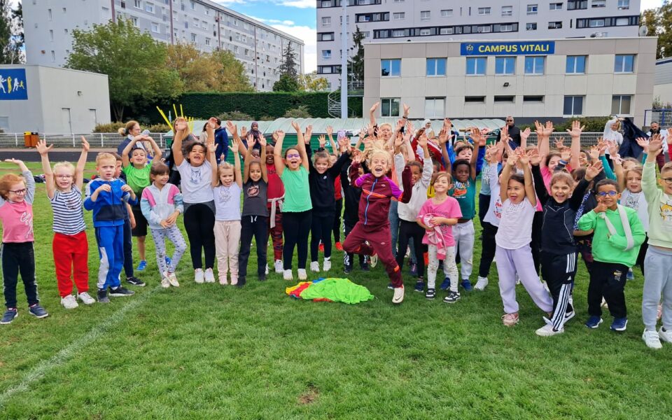 Initiation football : 300 élèves de primaire ave...